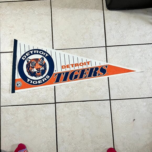 Vintage Detroit Tigers Logo MLB Major League Baseball Felt Pennant Flag - Picture 2 of 6